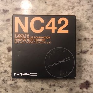 NC42 Mac Studio Fix foundation powder